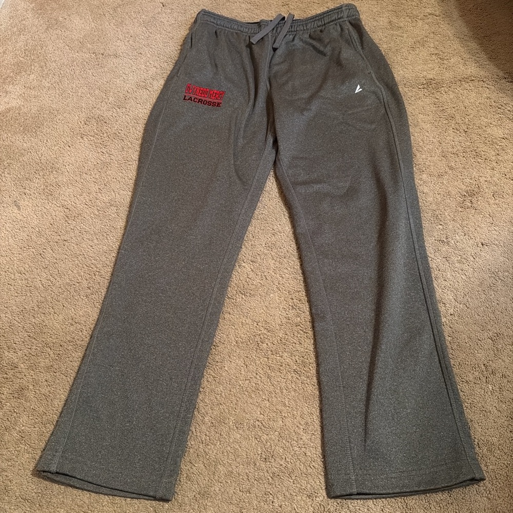 Fleece size medium sweatpants with cute and adjustable waistband. Gwynedd lacros